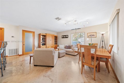 Commercial property in Hallandale Beach, Florida 227.33 sq.m. № 2009033 - photo 23