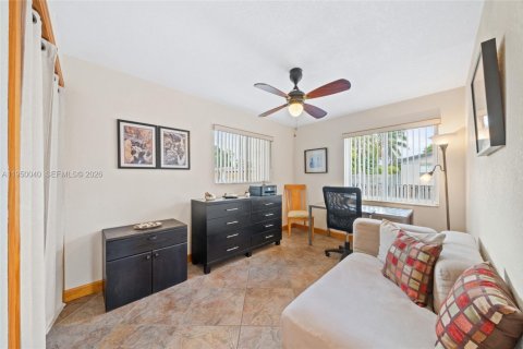 Commercial property in Hallandale Beach, Florida 227.33 sq.m. № 2009033 - photo 28