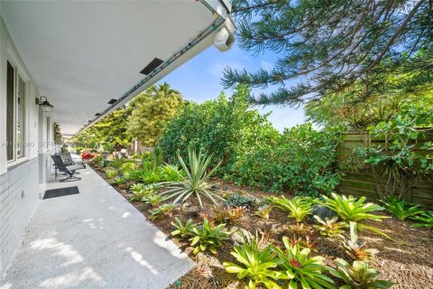 Commercial property in Hallandale Beach, Florida 227.33 sq.m. № 2009033 - photo 3