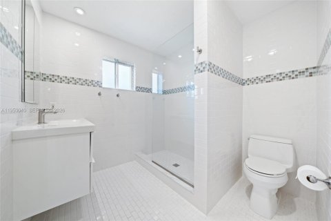 Commercial property in Hallandale Beach, Florida 227.33 sq.m. № 2009033 - photo 14