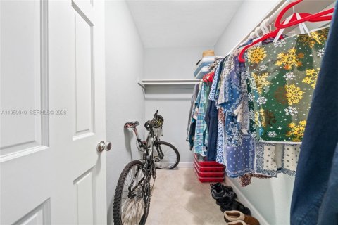 Commercial property in Hallandale Beach, Florida 227.33 sq.m. № 2009033 - photo 20