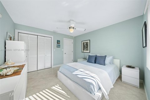 Commercial property in Hallandale Beach, Florida 227.33 sq.m. № 2009033 - photo 13