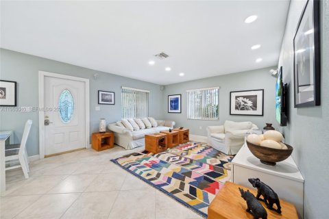 Commercial property in Hallandale Beach, Florida 227.33 sq.m. № 2009033 - photo 5