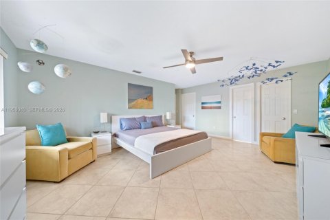 Commercial property in Hallandale Beach, Florida 227.33 sq.m. № 2009033 - photo 18