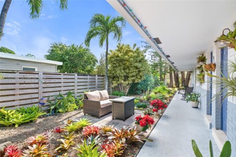 Commercial property in Hallandale Beach, Florida 227.33 sq.m. № 2009033 - photo 2