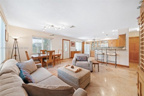 Commercial property in Hallandale Beach, Florida 227.33 sq.m. № 2009033 - photo 24