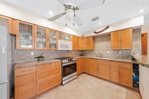 Commercial property in Hallandale Beach, Florida 227.33 sq.m. № 2009033 - photo 26