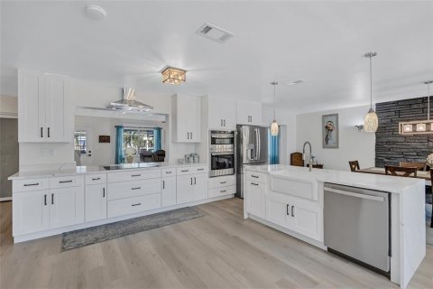 Villa ou maison à vendre à Saint Petersburg, Floride: 3 chambres, 191.56 m2 № 2430915 - photo 4
