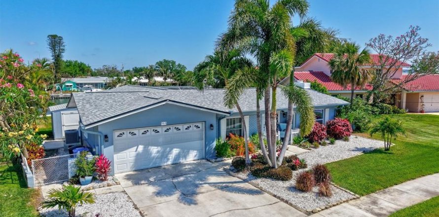 Villa ou maison à Saint Petersburg, Floride 3 chambres, 191.56 m2 № 2430915