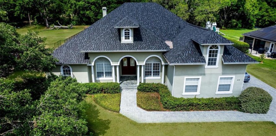 House in Sanford, Florida 5 bedrooms, 299.7 sq.m. № 1649140