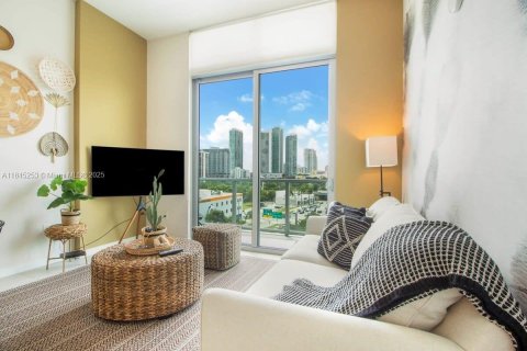 Condominio en alquiler en Miami, Florida, 1 dormitorio, 65.03 m2 № 1840971 - foto 2