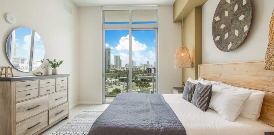 Condominio en Miami, Florida, 1 dormitorio  № 1840971