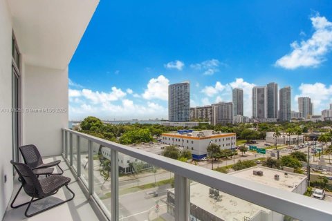 Condominio en alquiler en Miami, Florida, 1 dormitorio, 65.03 m2 № 1840971 - foto 8