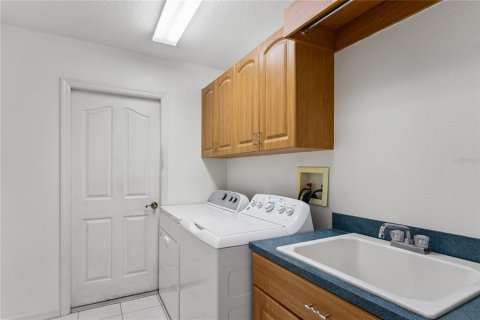 House in Spring Hill, Florida 4 bedrooms, 232.07 sq.m. № 2152031 - photo 9
