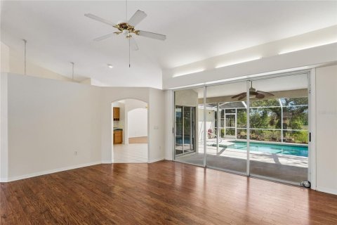 House in Spring Hill, Florida 4 bedrooms, 232.07 sq.m. № 2152031 - photo 13