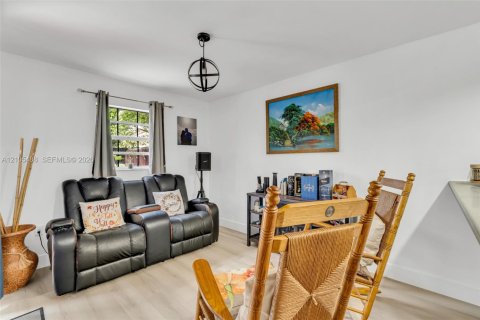 Villa ou maison à vendre à Miami, Floride: 3 chambres, 131.92 m2 № 2415995 - photo 28