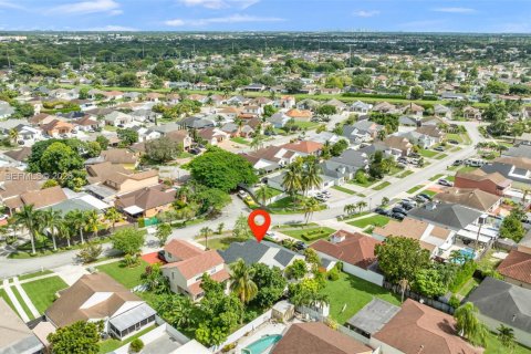 Villa ou maison à vendre à Miami, Floride: 3 chambres, 131.92 m2 № 2415995 - photo 3