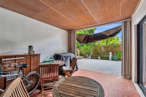 Villa ou maison à vendre à Miami, Floride: 3 chambres, 131.92 m2 № 2415995 - photo 30