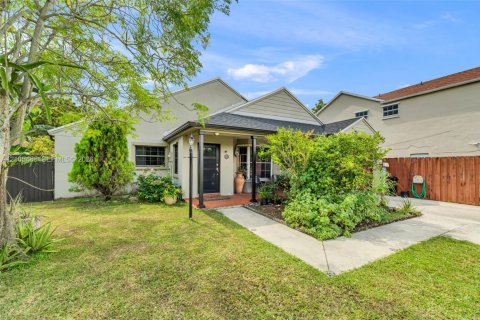 Villa ou maison à vendre à Miami, Floride: 3 chambres, 131.92 m2 № 2415995 - photo 14