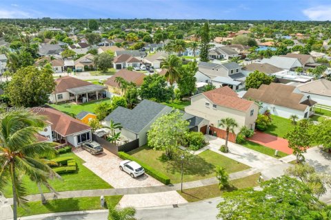 Villa ou maison à vendre à Miami, Floride: 3 chambres, 131.92 m2 № 2415995 - photo 9