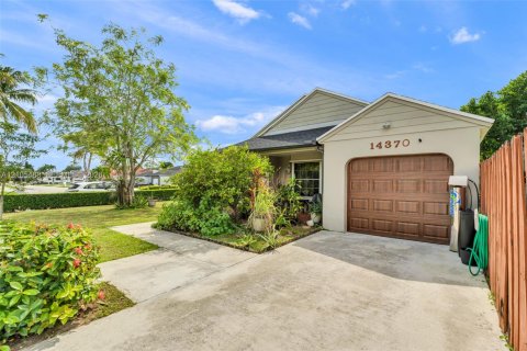 Villa ou maison à vendre à Miami, Floride: 3 chambres, 131.92 m2 № 2415995 - photo 13