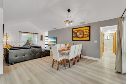 Villa ou maison à vendre à Miami, Floride: 3 chambres, 131.92 m2 № 2415995 - photo 22