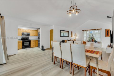 Villa ou maison à vendre à Miami, Floride: 3 chambres, 131.92 m2 № 2415995 - photo 23