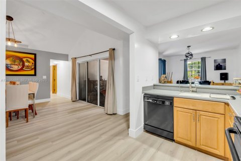 Villa ou maison à vendre à Miami, Floride: 3 chambres, 131.92 m2 № 2415995 - photo 26