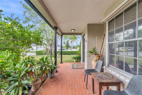 Villa ou maison à vendre à Miami, Floride: 3 chambres, 131.92 m2 № 2415995 - photo 17