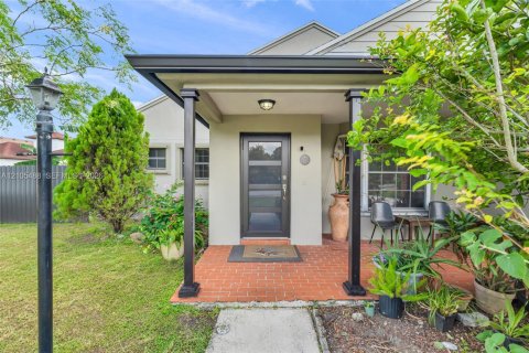 Villa ou maison à vendre à Miami, Floride: 3 chambres, 131.92 m2 № 2415995 - photo 16