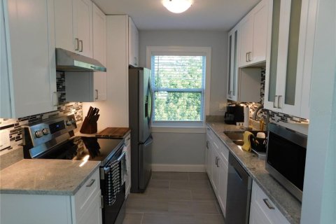 Apartment in Saint Petersburg, Florida 1 bedroom, 48.31 sq.m. № 1720767 - photo 1