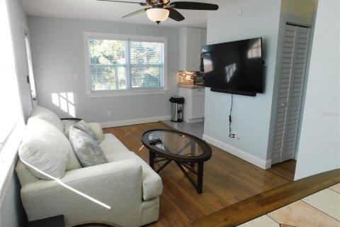 Apartment in Saint Petersburg, Florida 1 bedroom, 48.31 sq.m. № 1720767 - photo 10