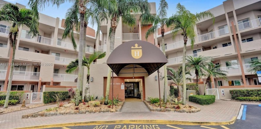 Condominio en Tamarac, Florida, 2 dormitorios  № 1875393
