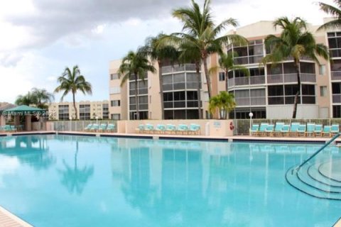 Condominio en venta en Tamarac, Florida, 2 dormitorios, 139.35 m2 № 1875393 - foto 17