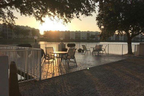 Condominio en venta en Tamarac, Florida, 2 dormitorios, 139.35 m2 № 1875393 - foto 19