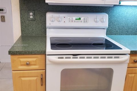 Condominio en venta en Tamarac, Florida, 2 dormitorios, 139.35 m2 № 1875393 - foto 13