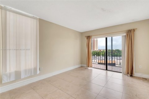 Condo in Miami, Florida, 1 bedroom  № 1897986 - photo 17