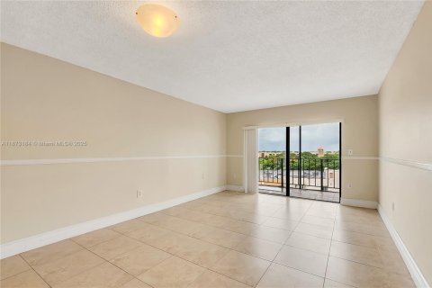 Condo in Miami, Florida, 1 bedroom  № 1897986 - photo 8