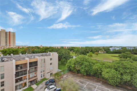 Condo in Miami, Florida, 1 bedroom  № 1897986 - photo 14