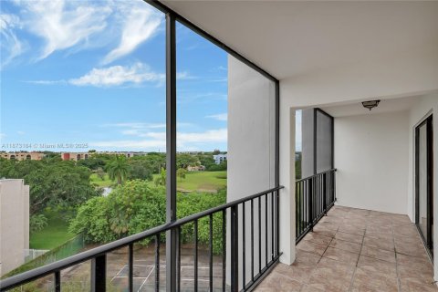 Condo in Miami, Florida, 1 bedroom  № 1897986 - photo 7