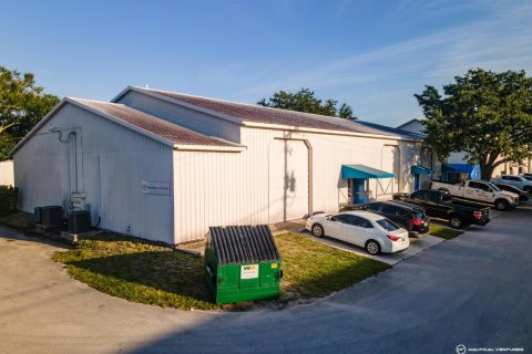 Propiedad comercial en Palm City, Florida № 2085854