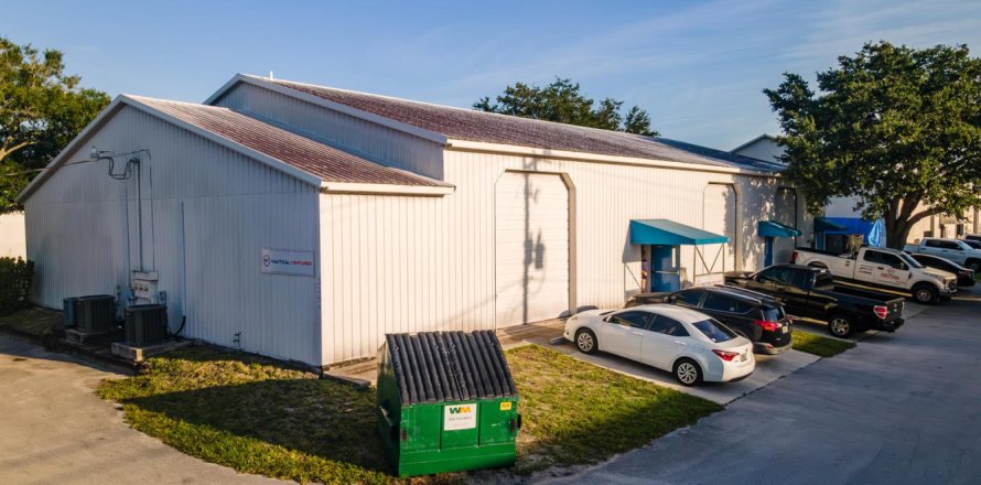 Propiedad comercial en Palm City, Florida № 2085854