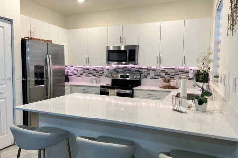 Touwnhouse à vendre à Hialeah, Floride: 3 chambres, 137.77 m2 № 2049176 - photo 9