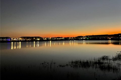 Touwnhouse à vendre à Hialeah, Floride: 3 chambres, 137.77 m2 № 2049176 - photo 19