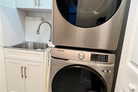 Touwnhouse à vendre à Hialeah, Floride: 3 chambres, 137.77 m2 № 2049176 - photo 21