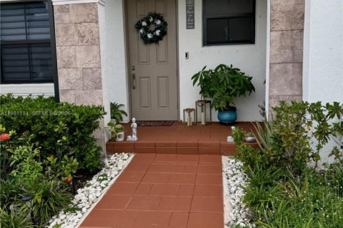 Touwnhouse à vendre à Hialeah, Floride: 3 chambres, 137.77 m2 № 2049176 - photo 2