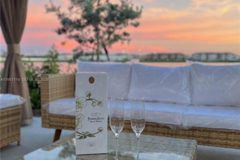 Touwnhouse à vendre à Hialeah, Floride: 3 chambres, 137.77 m2 № 2049176 - photo 18