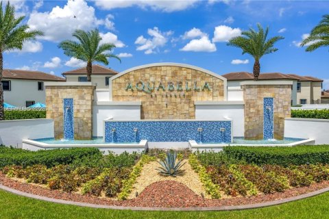 Touwnhouse à vendre à Hialeah, Floride: 3 chambres, 137.77 m2 № 2049176 - photo 1