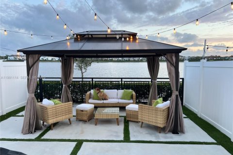 Touwnhouse à vendre à Hialeah, Floride: 3 chambres, 137.77 m2 № 2049176 - photo 17