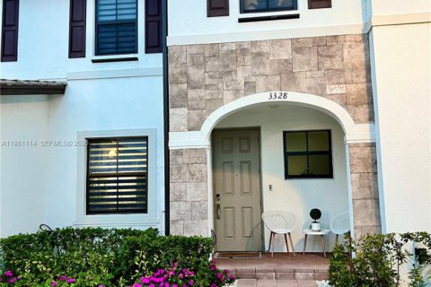 Touwnhouse à vendre à Hialeah, Floride: 3 chambres, 137.77 m2 № 2049176 - photo 3